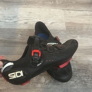 Sidi Cycling men’s EU 43 genius 5 carbon bottoms cleats